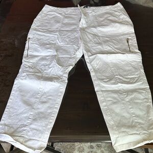 White House Black Market Women's White Cropped Cargo Pants